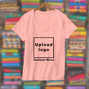 Camiseta Nombre comercial y logotipo en mujeres de color ro