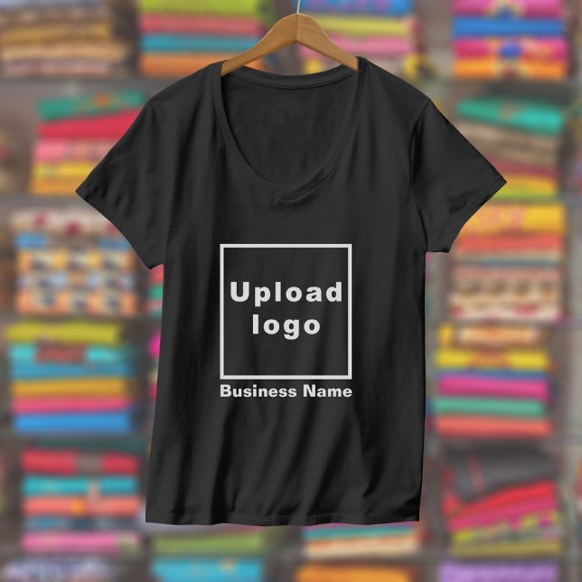 Camiseta Nombre comercial y logotipo en negro de cuello-V f (Women's V-neck black t-shirt with your business name and logo displayed in a store)