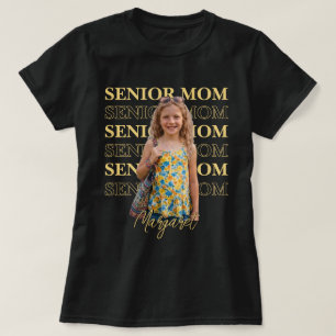 Camiseta Nombre con letra script dorada apilada para mamá d