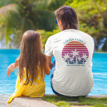 Camiseta Nombre de bolsillo de reunión de Personalizado de<br><div class="desc">Guay combina camisetas de vacaciones familiares para que un padre, una madre, una hermana y un hermano se pongan en un crucero por la isla. Delante de una puesta de sol en la playa rosa de bonito hay bonitas palmeras. Perfecto personalizado para su viaje de verano al mar. Personalizar con...</div>