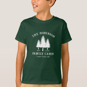 Camiseta Nombre de familia de cabaña rústica Pinos
