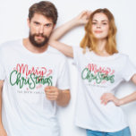 Camiseta Nombre de familia de Navidades familiares personal<br><div class="desc">Comparte la alegría de las fiestas con este diseño de camisetas familiares de Navidades festivos. ¡Perfecto para regalar como Navidad a toda la familia! Ideal para vacaciones familiares o grandes reuniones familiares.</div>