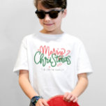 Camiseta Nombre de familia de Navidades familiares personal<br><div class="desc">Comparte la alegría de las fiestas con este diseño de camisetas familiares de Navidades festivos. ¡Perfecto para regalar como Navidad a toda la familia! Ideal para vacaciones familiares o grandes reuniones familiares.</div>