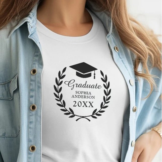 Camiseta Nombre de graduado personalizado y corona de laure (Subido por el creador)