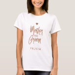 Camiseta Nombre de la tipografía de la madre del novio purp<br><div class="desc">Glam,  elegante madre del novio,  personalizado,  camiseta de ducha de novia con un purpurina de cobre cepillado,  escrito a mano como escritura de tipografía y un pequeño corazón.          Fácil de personalizar con su nombre.           Adecuado para fiestas de novias glamorosas y modernas.</div>
