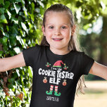 Camiseta Nombre de navidades de conciliación de la familia<br><div class="desc">Entra en el espíritu de las vacaciones con esta divertida camiseta de Cookie Tester que forma parte de una colección de ropa de elfo familiar que contiene regalos para cualquier miembro de la familia. Perfecto para cualquier reunión familiar de Navidades, o como una familia de pijama a juego, esta camiseta...</div>