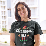 Camiseta Nombre del conjunto de navidades de la familia elf<br><div class="desc">Entra en el espíritu de las vacaciones con esta divertida camiseta de la abuela que es parte de una colección de ropa de elfo familiar que contiene regalos para cualquier miembro de la familia. Perfecto para cualquier reunión familiar de Navidades, esta camiseta tiene un lindo gorra elfo y piernas divertidas,...</div>