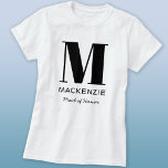 Camiseta Nombre del Monograma de la doncella de honor<br><div class="desc">Diseño de nombres de monograma minimalistas de tipografía moderna que se puede cambiar para personalizar. Perfecto para agradecer a su empleada de honor por toda su ayuda y apoyo para hacer que su boda sea asombroso. Ideal para una ducha nupcial, una fiesta de soltero o como regalo para tu fiesta...</div>