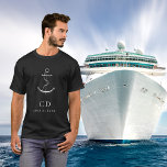 Camiseta Nombre del monograma del marinero del ancla de pla<br><div class="desc">Un fondo negro,  decorado con un falso ancla plateado. Personalice y agregue sus iniciales de monograma y nombre completo.</div>