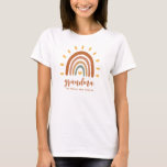 Camiseta Nombre personalizado de la abuela Boho Tone Earth<br><div class="desc">La camiseta de color arcoiris de la abuela Boho Earth Tone Custom Sun es una prenda única y elegante que combina elementos bohemios y terrenales con un sol arcoiris vibrante. Además de la impactante gráfica, la camiseta también puede ser personalizada con tu propio nombre y mensaje, convirtiéndola en una pieza...</div>
