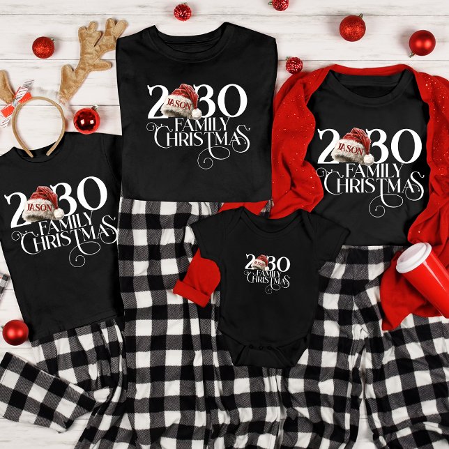 Camiseta Nombre personalizado de la familia de Navidades de (Subido por el creador)