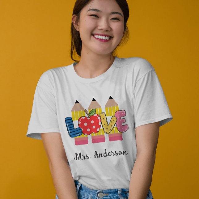 Camiseta Nombre personalizado Lápiz de lápiz Lápiz de prees (Custom Name Love Pencil PreSchool Teacher T-Shirt)