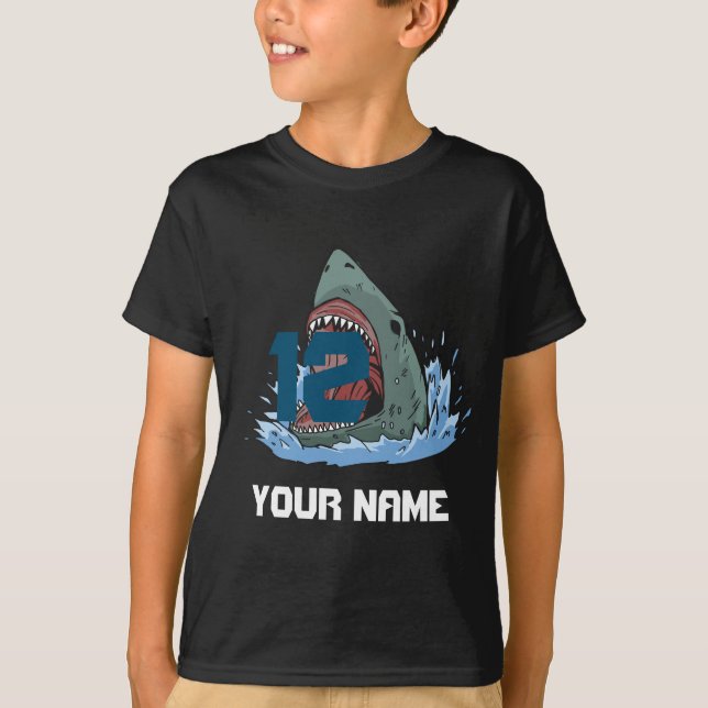 Camiseta Nombre y edad del niño de cumpleaños del tiburón T (Anverso)