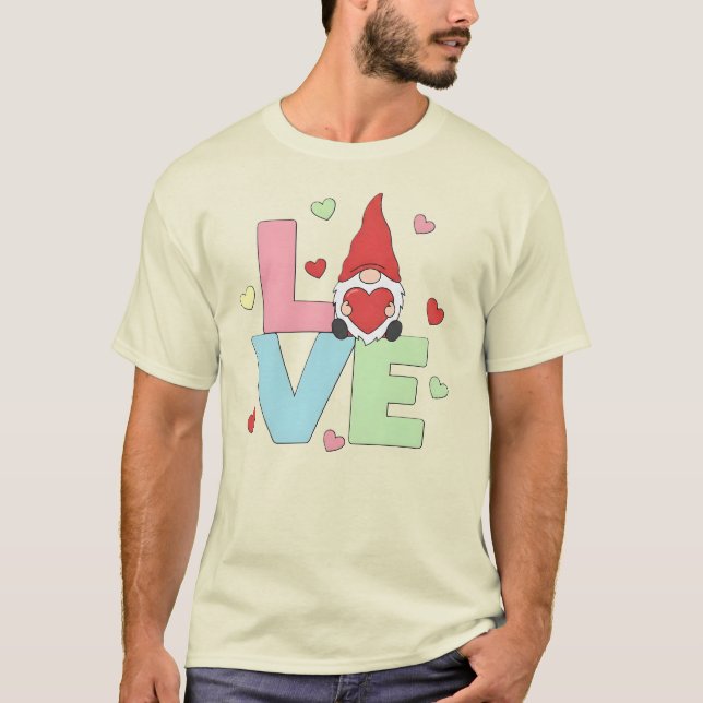 Camiseta Nordic Love Gnome: Whimsical Pastel Heart  (Anverso)