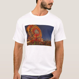 Camiseta noria al anochecer en el noroeste de Montana
