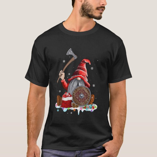 Camiseta Norse Mythology Red Gorra Gnome Beard Viking Chris (Anverso)