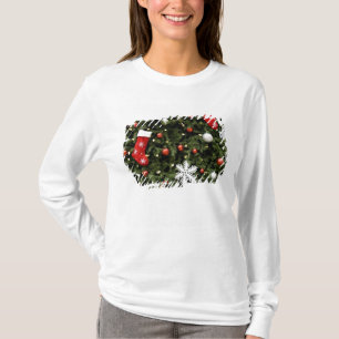 Camiseta Norteamérica. Decoraciones del navidad en árbol.