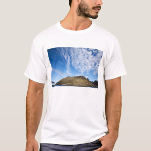 Camiseta Noruega, Svalbard, Nubes sobre acantilados escarpa