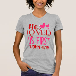 Camiseta Nos Amó Primero (1 John 4:19), Damas