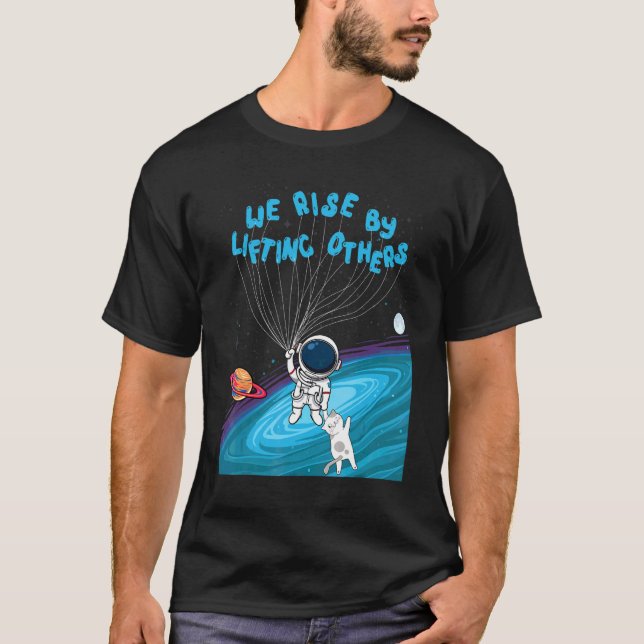 Camiseta Nos Levantamos Levantando A Otros Astronautas Que  (Anverso)