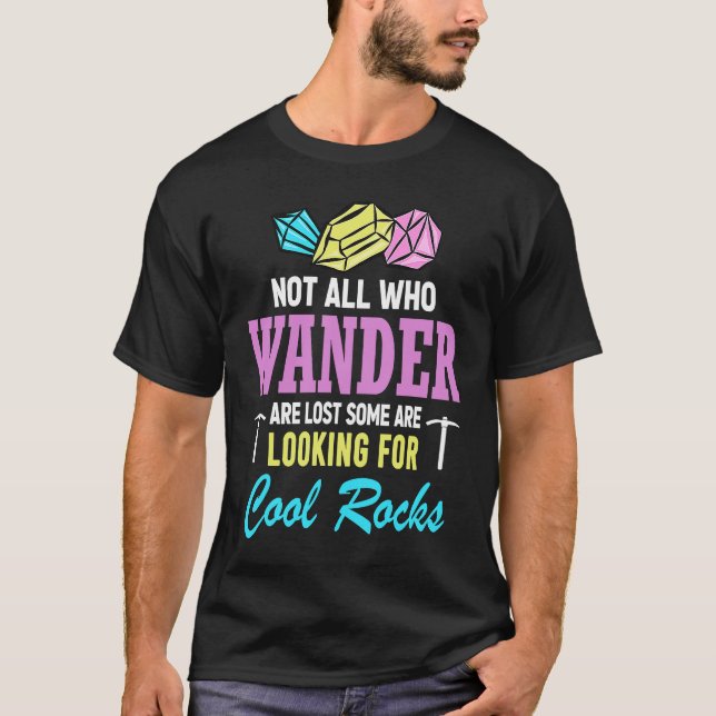 Camiseta Not All Who Wander Are Lost Some Are Looking For C (Anverso)