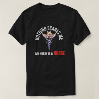 Camiseta Nothing Scares Me, My Hubby Is a Nurse 