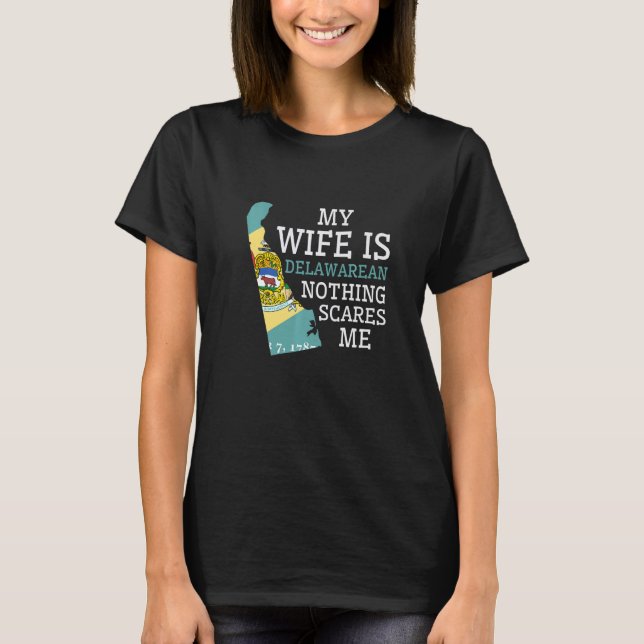 Camiseta Nothing Scares Me My Wife Is Delawarean Husband De (Anverso)