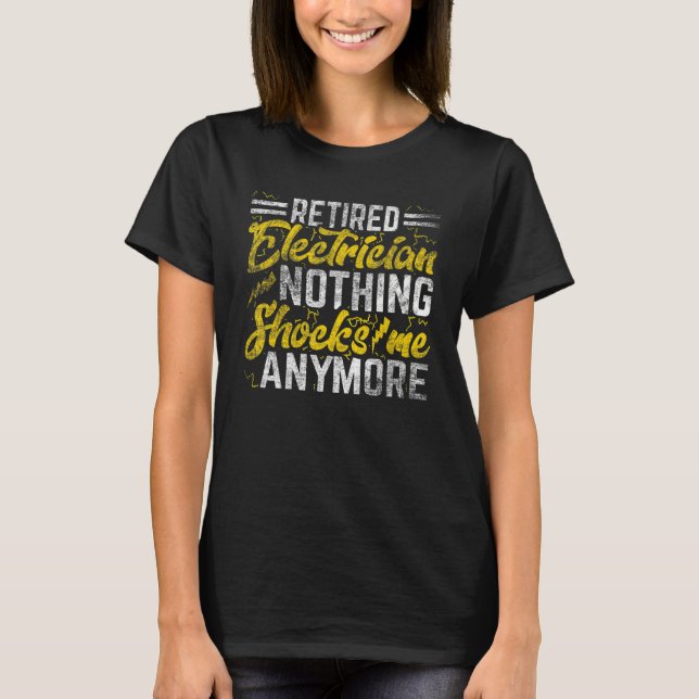 Camiseta Nothing Shocks Me Anymore  Retired Electrician 2 (Anverso)