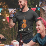 Camiseta Novedad Just Cellin Cello<br><div class="desc">Este diseño de "Just Cellin" es un gran regalo para un violonelista o como un regalo para ti mismo en los momentos en los que te enfrentas y quieres ser casual</div>