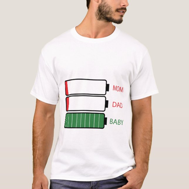 Camiseta Novedosa mamá papá padre regalo bebé en baterías (Anverso)