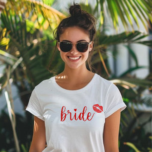 Camiseta novia adorable con labios rojos y corazón