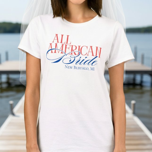 Camiseta Novia Americana de Lujo Letra Capital Fiesta de De (Celebrate the bride with stars, stripes, and sunshine with this Luxury Script All American Bride!)