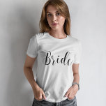 Camiseta Novia de guión elegante<br><div class="desc">Diseño de fiesta nupcial de moda y moda.</div>