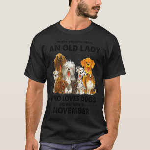 Camiseta Noviembre nunca subestimar a una anciana que ama