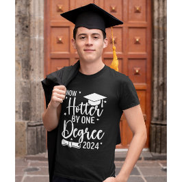 Camiseta Now Hotter By one Degree 2024 Funny Graduated Gift