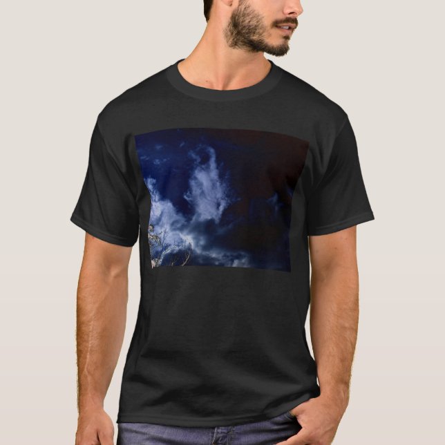 Camiseta Nubes azules claras de la cabeza del dragón y (Anverso)
