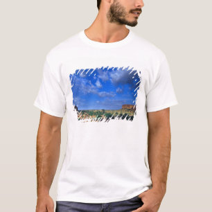 Camiseta Nubes barriendo el cielo sobre el