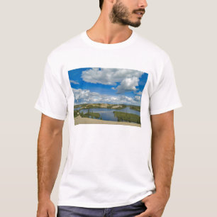 Camiseta Nubes de cumulo flotan sobre lagos, noroeste