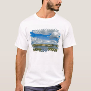 Camiseta Nubes de cumulo flotan sobre lagos, noroeste