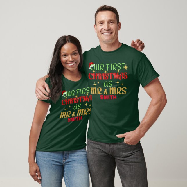Camiseta Nuestra primera Navidad como Sr. y Sra. Newlywoed  (Unisexo)