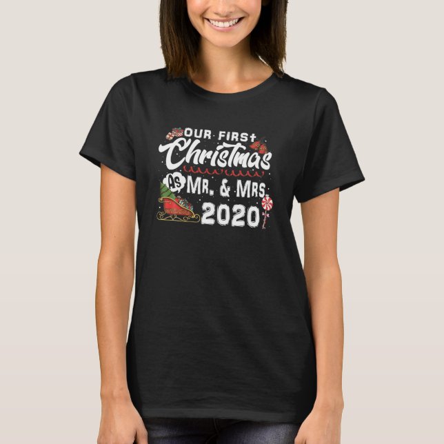 Camiseta Nuestra Primera Navidad Como Sra. Pareja De Navida (Anverso)