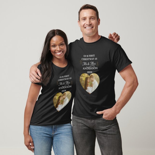 Camiseta Nuestra Primera Navidad Moderna como Foto de Coraz (Unisexo)