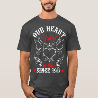 Camiseta Nuestro Corazón Unido En El Amor Desde 1982 Feliz