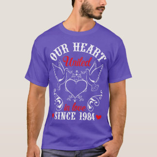 Camiseta Nuestro Corazón Unido En El Amor Desde 1984 Feliz