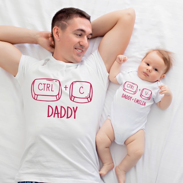 Camiseta Nuestro primer Día de los Padres: Nuevo Padre y Ma (Subido por el creador)