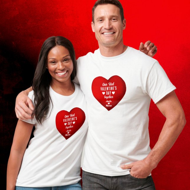 Camiseta Nuestro primer El día de San Valentín juntos coraz (Subido por el creador)