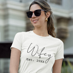 Camiseta Nueva Esposa "Esposita" Año Est. Script Simple Ele