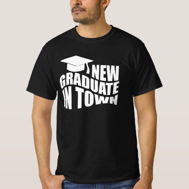 CAMISETA NUEVO GRADUADO EN LA CIUDAD. (Anverso)