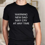 Camiseta Nuevo papá puede llorar el gracioso lema del Perso<br><div class="desc">El nuevo papá puede llorar si quiere</div>