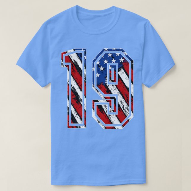 Camiseta Number 19 Red White and Blue American Flag 19 Jers (Diseño del anverso)
